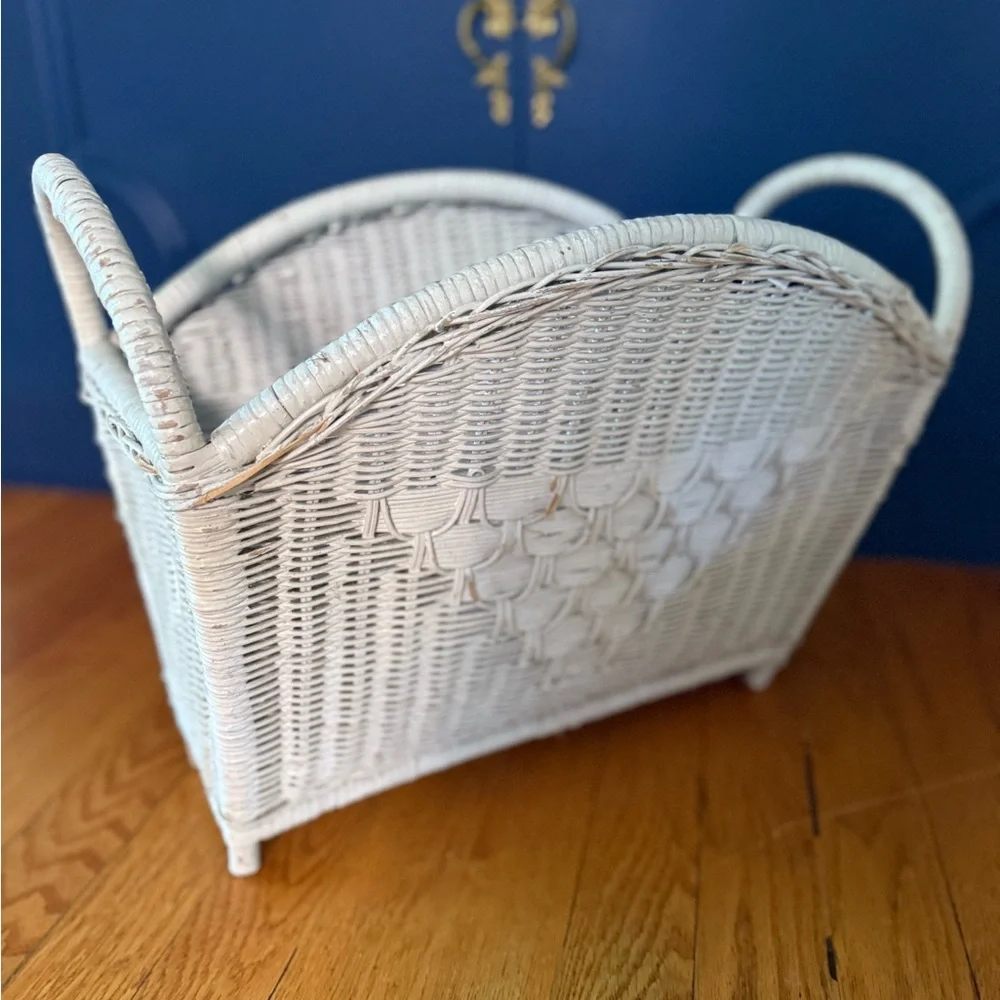 Cottagecore Vintage Wicker Magazine Rack